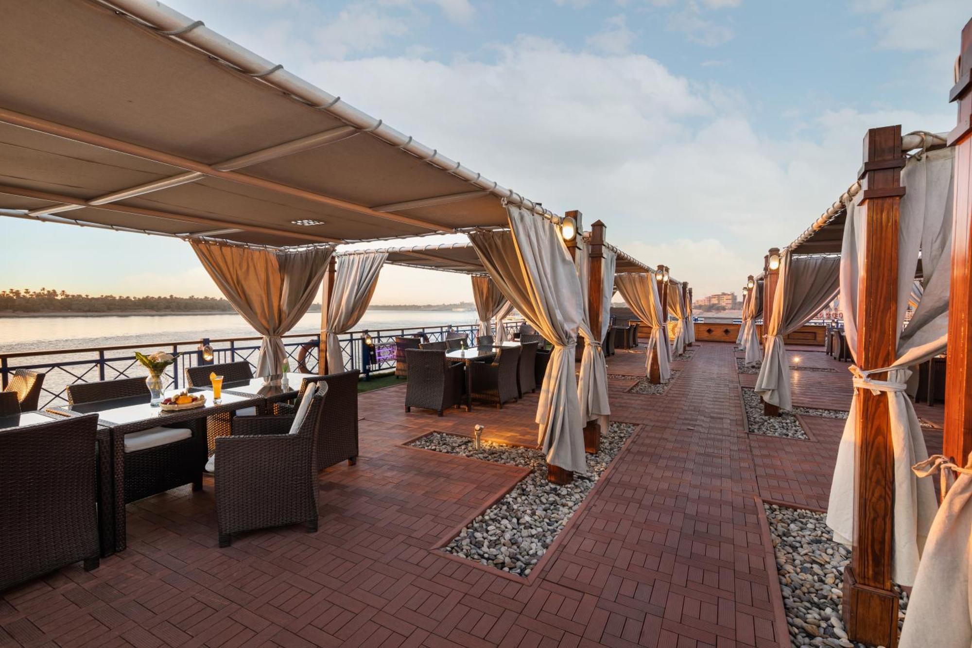 M/S Esmeralda Nile Cruise - 4 Or 7 Nights From Luxor Each Monday And 03 Nights From Aswan Each Friday Exterior photo