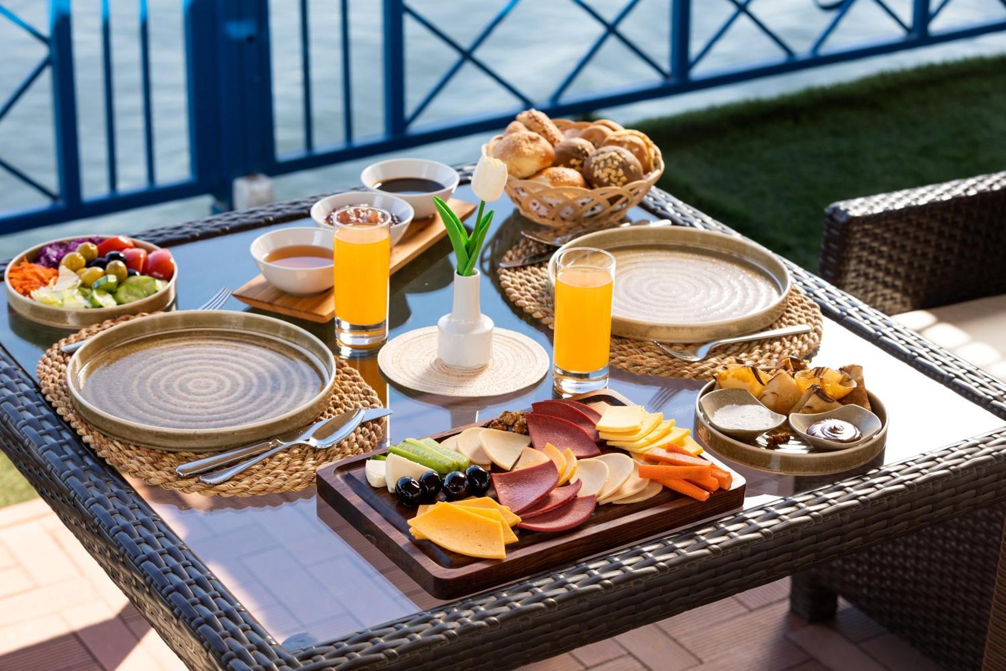 M/S Esmeralda Nile Cruise - 4 Or 7 Nights From Luxor Each Monday And 03 Nights From Aswan Each Friday Exterior photo